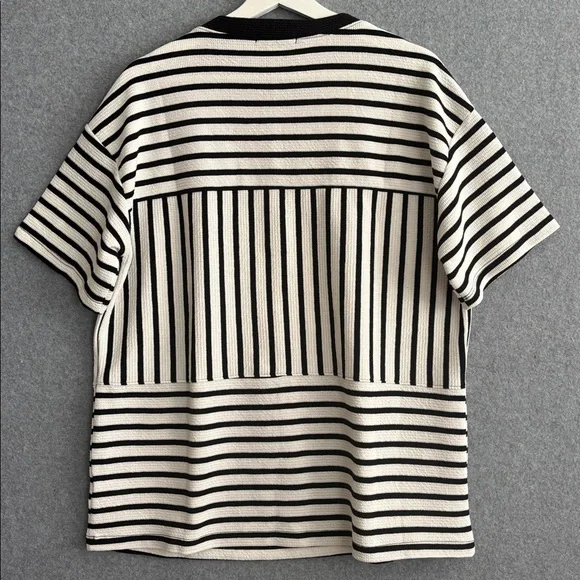 NEW Short Sleeve Round Neck Striped
Cloudy Knit Top M Ivory/Black - Picture 9 of 9